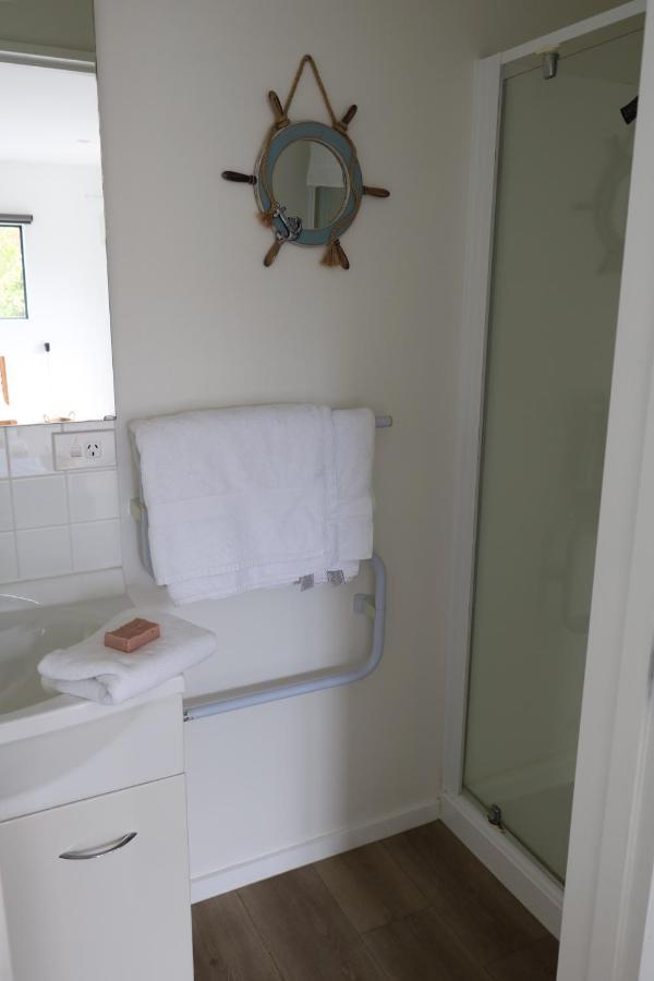 Church Bay Cabin: Sunny, Great Views Apartment Lyttelton Exterior photo